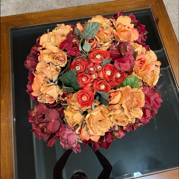 Floral Arrangement. - Picture 2 of 9